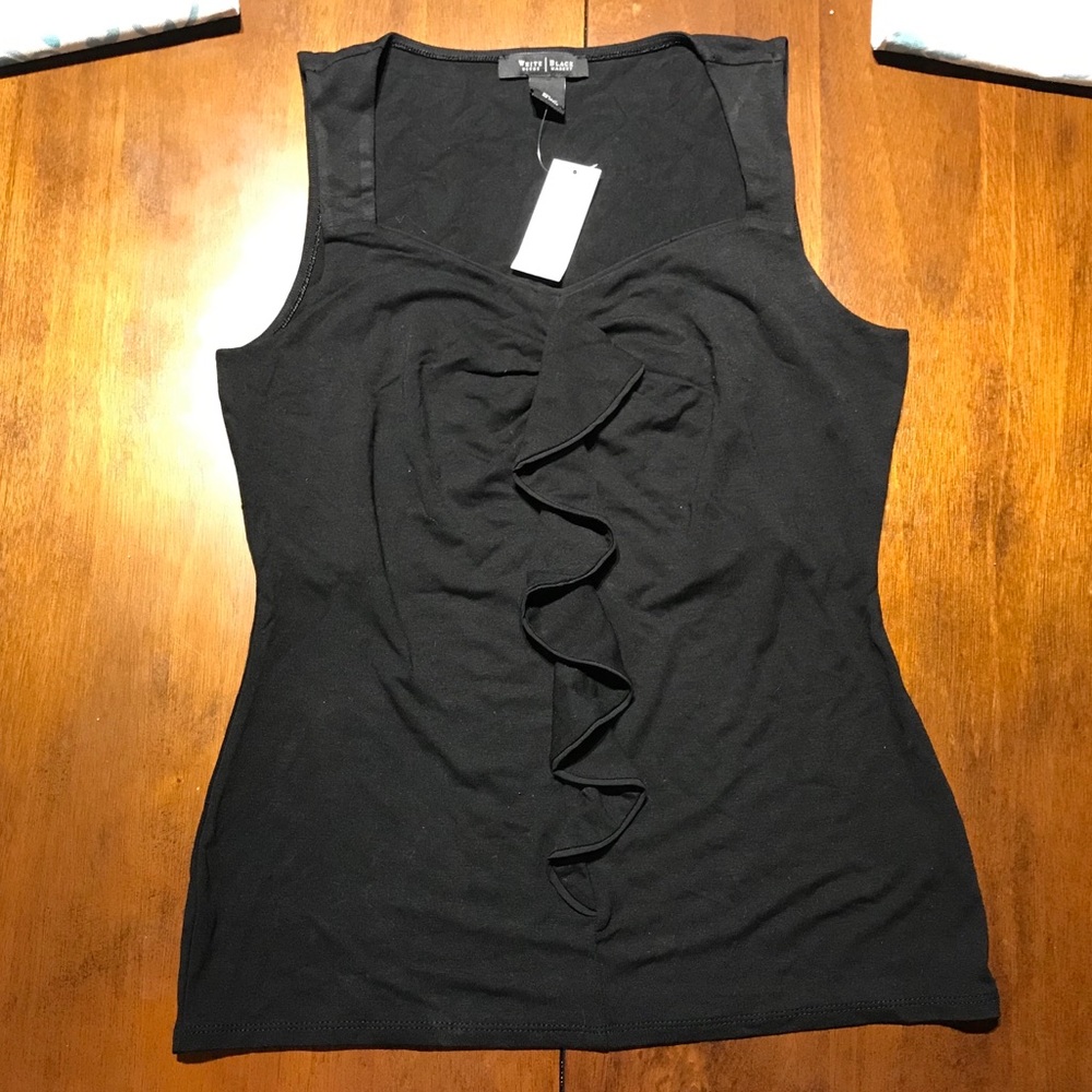 *NWT-NEVER WORN* White House Black Market Shell
